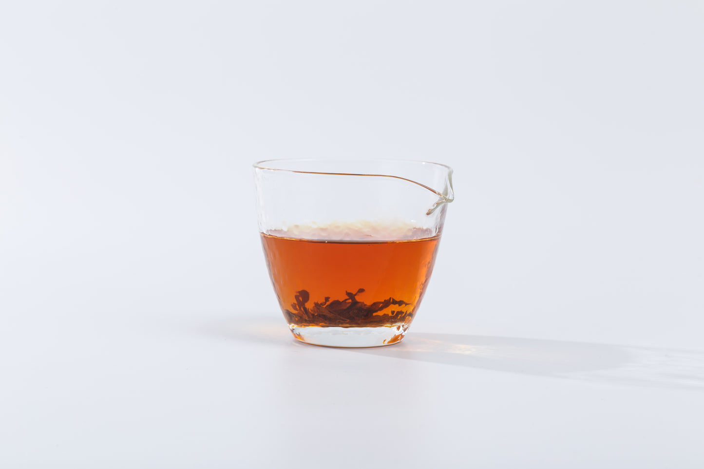 Premium Whole leaf Black Tea Lapsang Souchong. Bright Golden tea soup with a characteristic aroma of nutty amd floral, and a sweet, fruity aftertaste. 