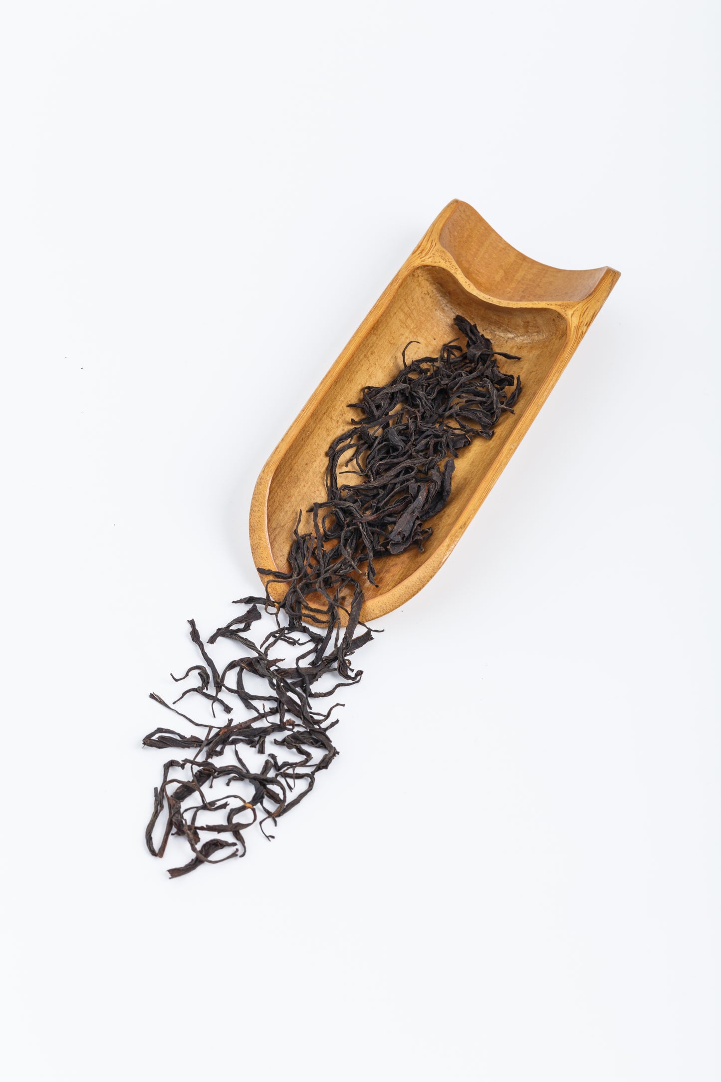Premium Wholeleaf blacktea LapSang Souchong, a great substitute for coffee and gifts for overall well-being.